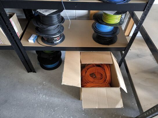 3 stk. reoler med indhold