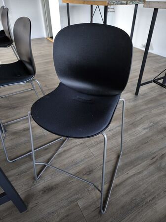 Højbord med 4 barstole