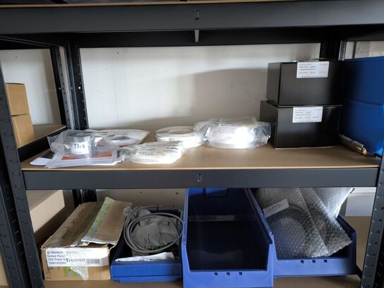 3 stk. reoler med indhold