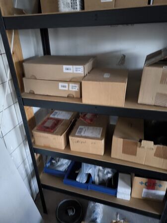 3 stk. reoler med indhold