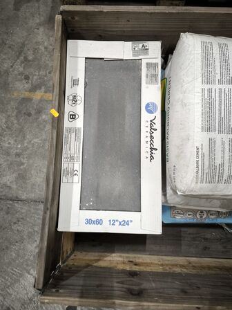 Palle med fliser og mørtel