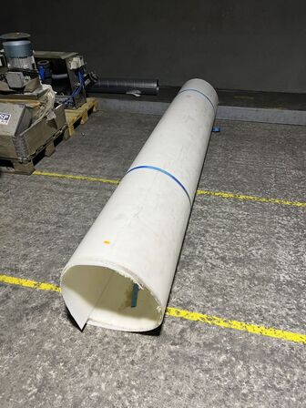 Paller med dele til pumper