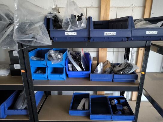 3 stk. reoler med indhold