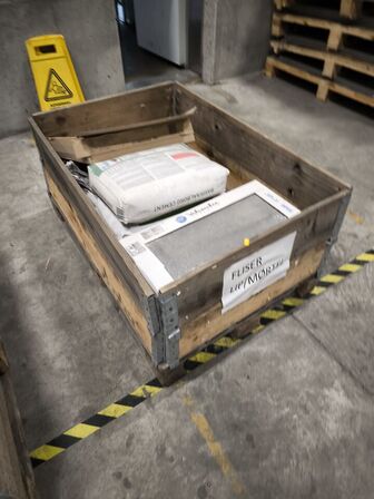 Palle med fliser og mørtel