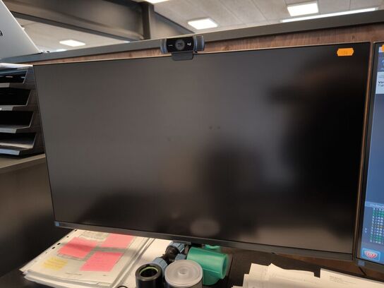 PC HP Z2 med 2 stk. computerskærme HP 24" samt webcam