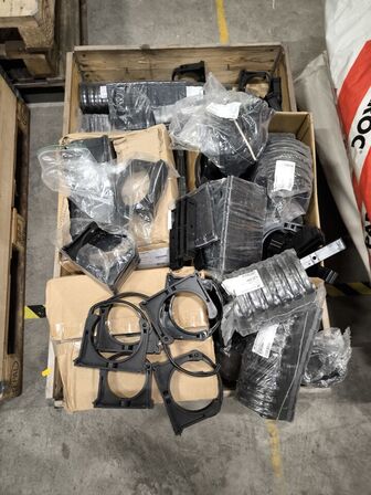 4 stk. paller med div. Fittings