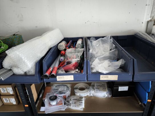 3 stk. reoler med indhold