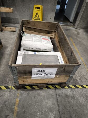 Palle med fliser og mørtel