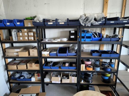 3 stk. reoler med indhold