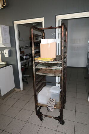 Stikvogn med indhold