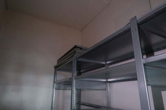 3 fag lagerreoler med indhold