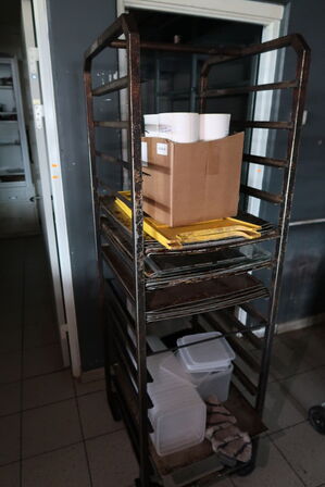 Stikvogn med indhold