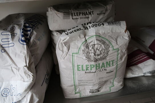 4 stk. rustfri stålhylder med div. Varelager samt reol med indhold