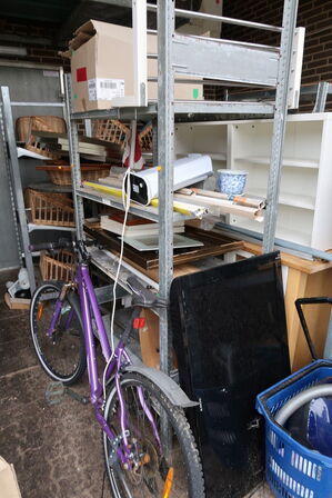 Div. Billeder, skilt, reoler m.m.