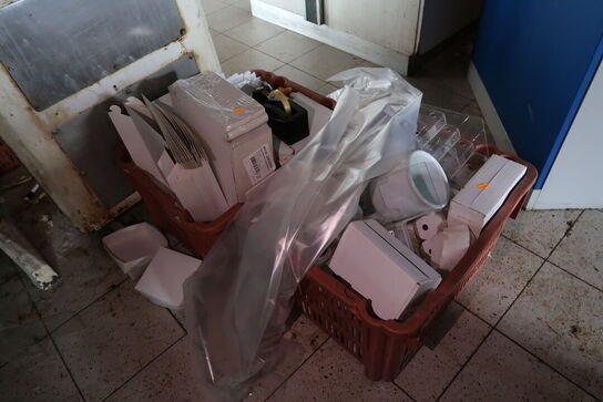 2 stk. kasser med div. Indhold