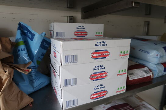 4 stk. rustfri stålhylder med div. Varelager samt reol med indhold