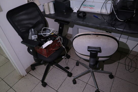 Div. Indhold i rum bl.a. kasseapparat, pengeskab m.m.