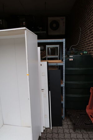 Div. Billeder, skilt, reoler m.m.