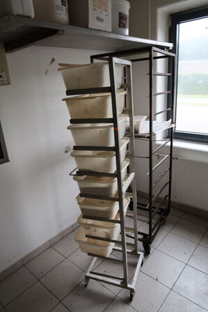 2 stk. stikvogne med indhold