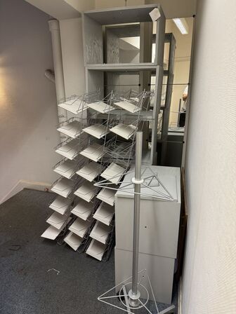 Diverse inventar med indhold