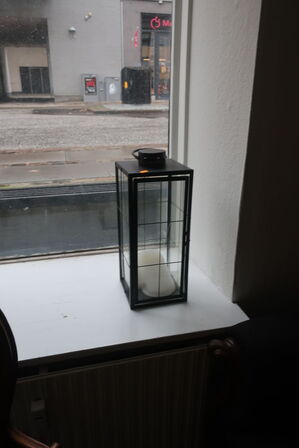 Diverse billeder m.v. på vægge