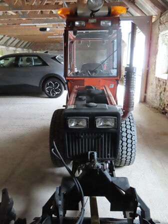 Traktor HOLDER C30 med tilbehør (bl.a. Græsklipper)