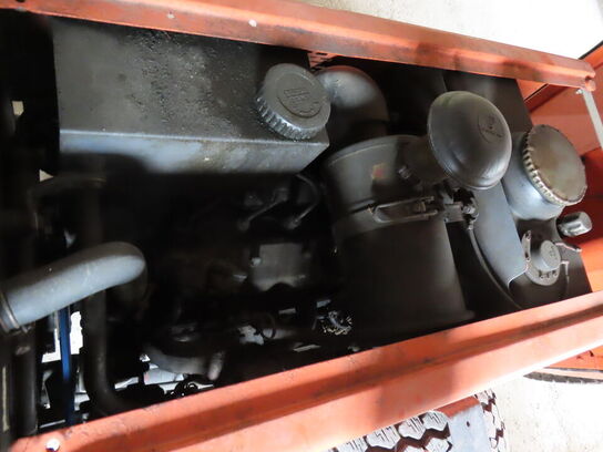 Traktor HOLDER C30 med tilbehør (bl.a. Græsklipper)