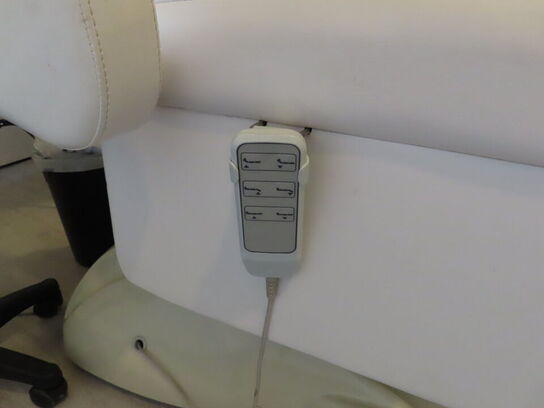 El-behandlerbriks med skammel og lampe