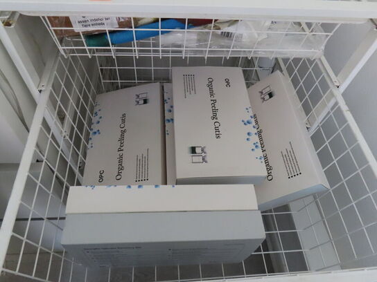 Div. møbler og vogne med indhold