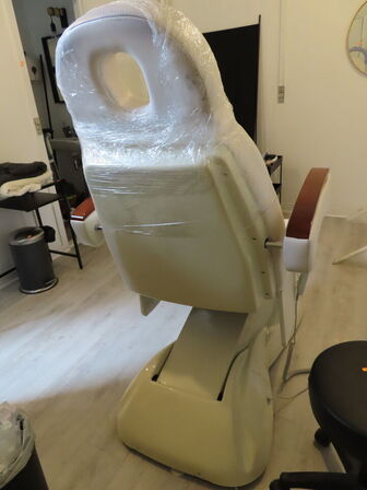 El-behandlerbriks med skammel og lampe