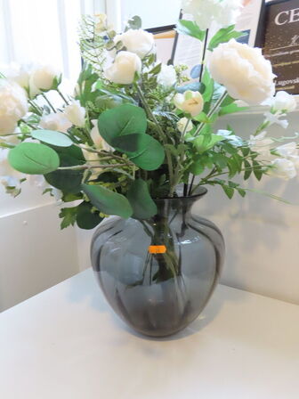 LOT Ændret! Div. møbler og vogne med indhold