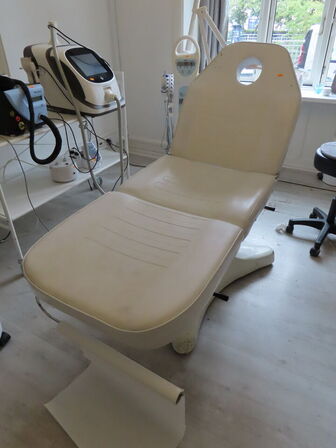 Behandlerbriks med skammel