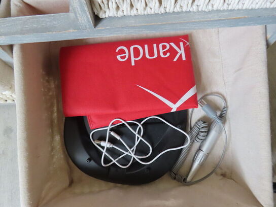 Div. møbler og vogne med indhold