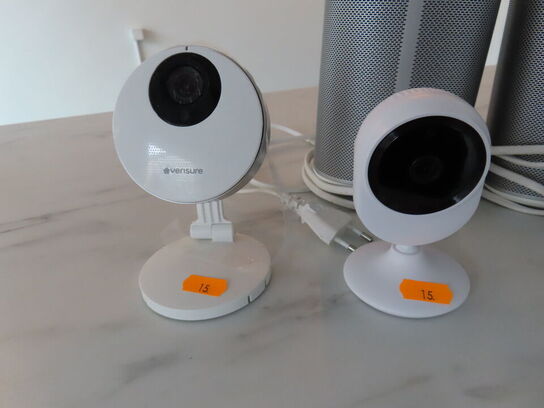 2 stk. højtalere, SONOS og 2 stk. overvågningskamera