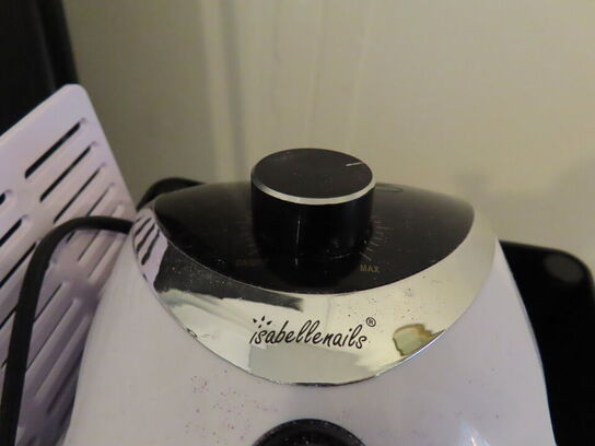 LOT Ændret! Div. møbler og vogne med indhold