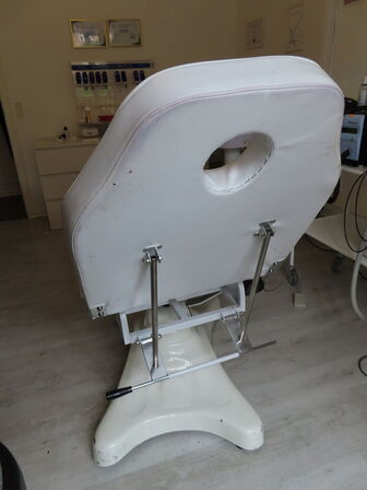 Behandlerbriks med skammel