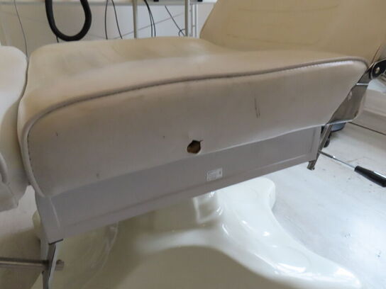 Behandlerbriks med skammel