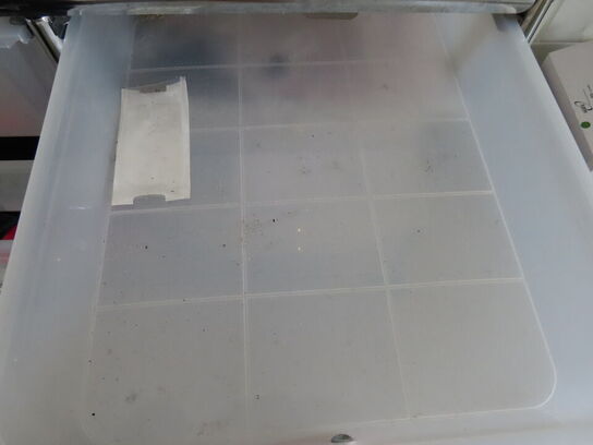 Div. møbler og vogne med indhold