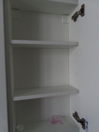 Div. møbler og vogne med indhold