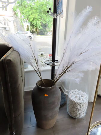 Div. udstillings genstande og glashylder