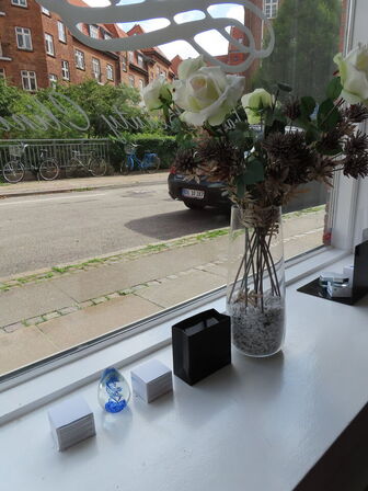 Div. udstillings genstande og glashylder