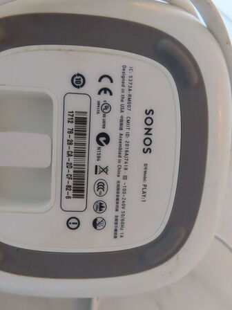 2 stk. højtalere, SONOS og 2 stk. overvågningskamera