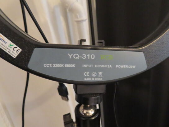 LOT Ændret! Div. møbler og vogne med indhold