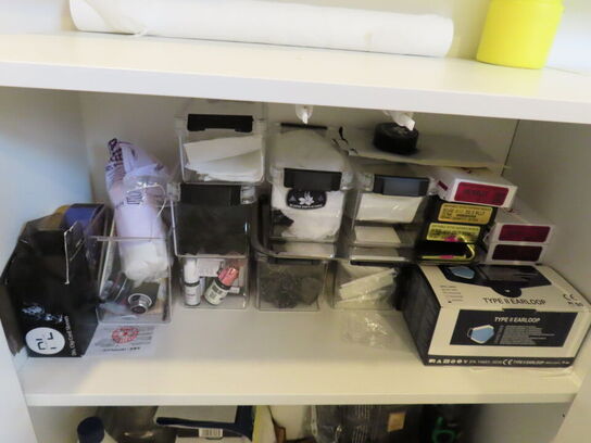 LOT Ændret! Div. møbler og vogne med indhold