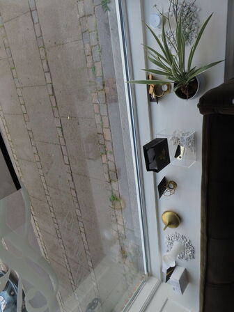 Div. udstillings genstande og glashylder