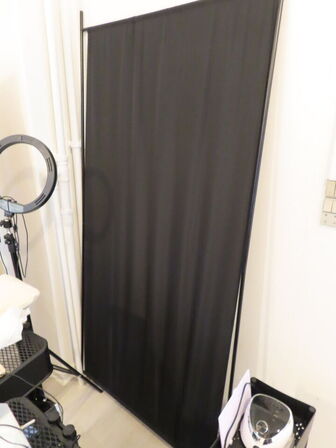 LOT Ændret! Div. møbler og vogne med indhold