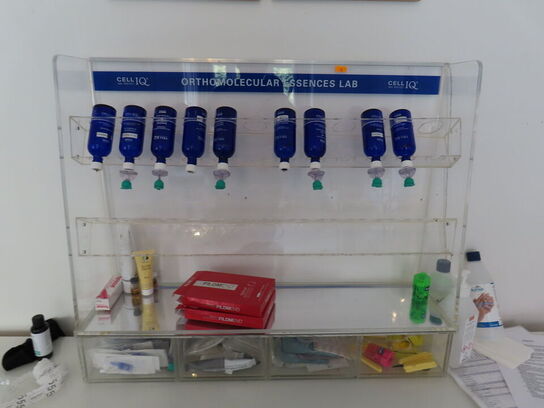 Div. møbler og vogne med indhold