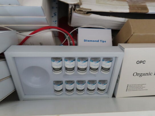 Div. møbler og vogne med indhold