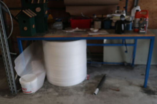 Arbejdsbord inkl. div. indhold