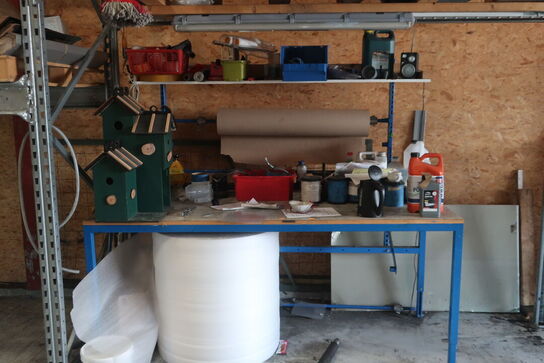 Arbejdsbord inkl. div. indhold
